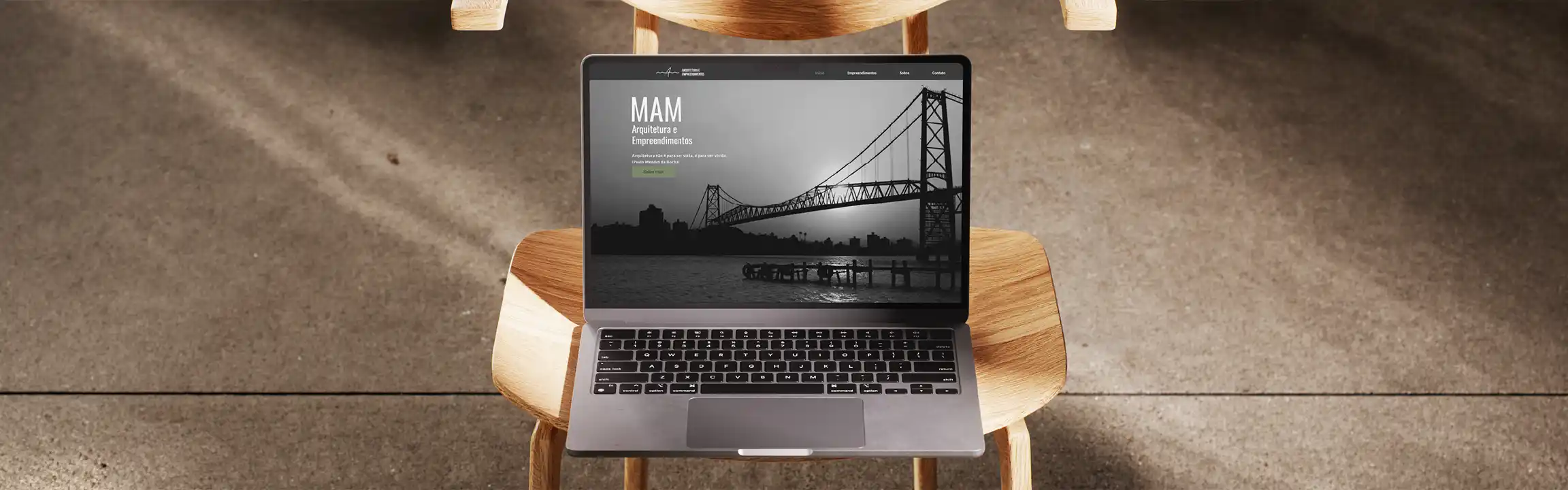 Mockup de website por Tales Henn